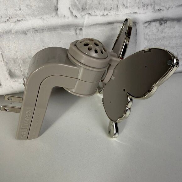 BATH & BODY WORKS EMBROIDERED BUTTERFLY WALLFLOWER FRAGRANCE PLUG IN HOLDER - Picture 4 of 6